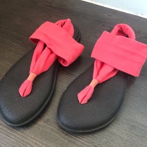 Sz 8.5 NWOT sanuk sandals